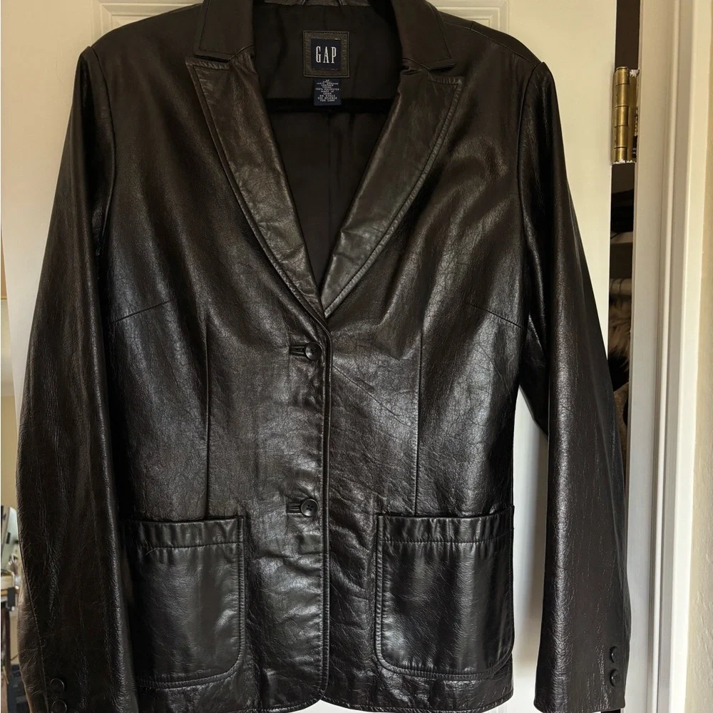 Vintage GAP Women's Black Leather Jacket - Picture 4 of 7